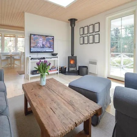 Two-bedroom Holiday In Сasa de vacaciones Stege